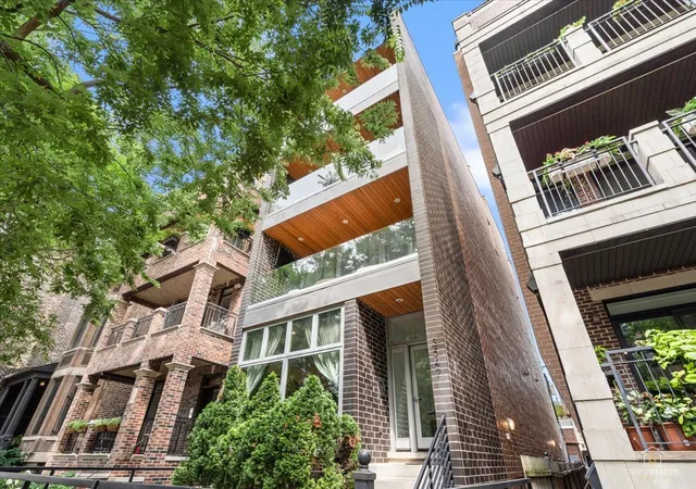 Photo 2 of Condo for sale at 3547 N Reta Ave #101, Chicago, IL 60657 | MLS# 12712780 | Listing updated on 2026-10-08