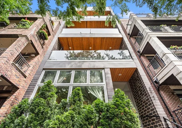 Photo 3 of Condo for sale at 3547 N Reta Ave #101, Chicago, IL 60657 | MLS# 12712780 | Listing updated on 2026-10-08
