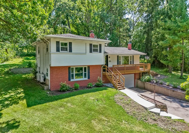image of 3707 N Oak Knoll Rd, Crystal Lake, IL 60012 | MLS# 12712815