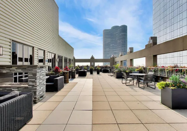 2nd image of 530 N Lake Shore Dr, Chicago, IL 60611
