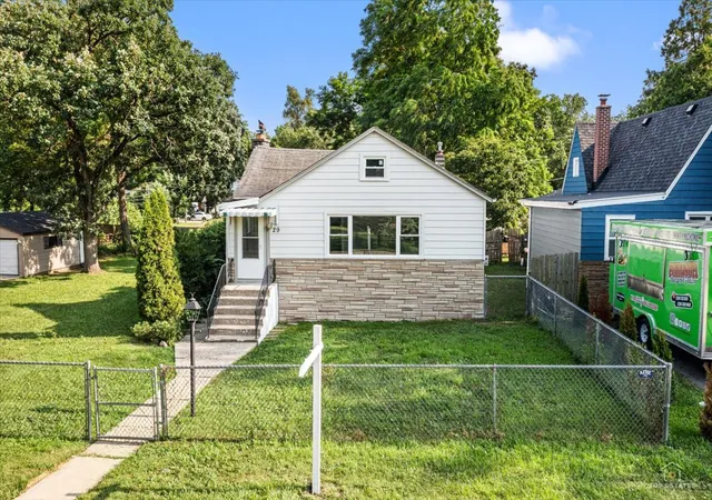 Photo 1 of Single family home for sale at 29 Glenwood Dr, Round Lake Beach, IL 60073 | MLS# 12712936 | Listing updated on 2026-10-02