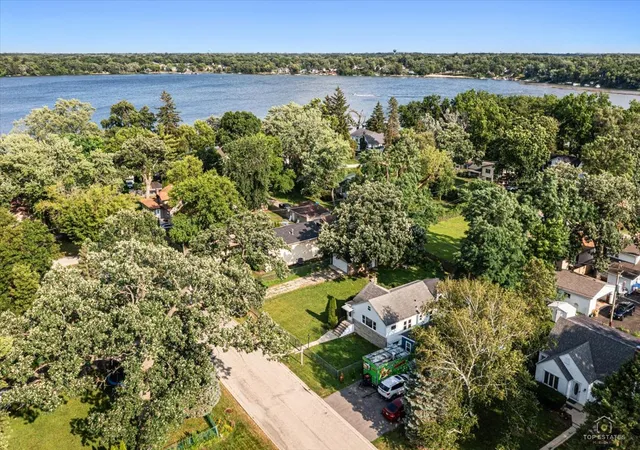 Photo 3 of Single family home for sale at 29 Glenwood Dr, Round Lake Beach, IL 60073 | MLS# 12712936 | Listing updated on 2026-10-02