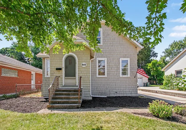 1st image of 840 N Arlington Heights Rd, Arlington Heights, IL 60004 | MLS# 12713026