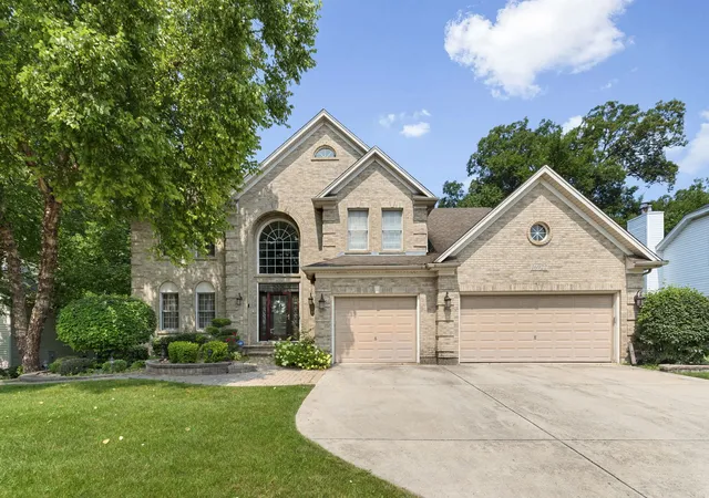 Photo 2 of Single family home for sale at 16922 Arbor Crk Dr, Plainfield, IL 60586 | MLS# 12713214 | Listing updated on 2026-09-01