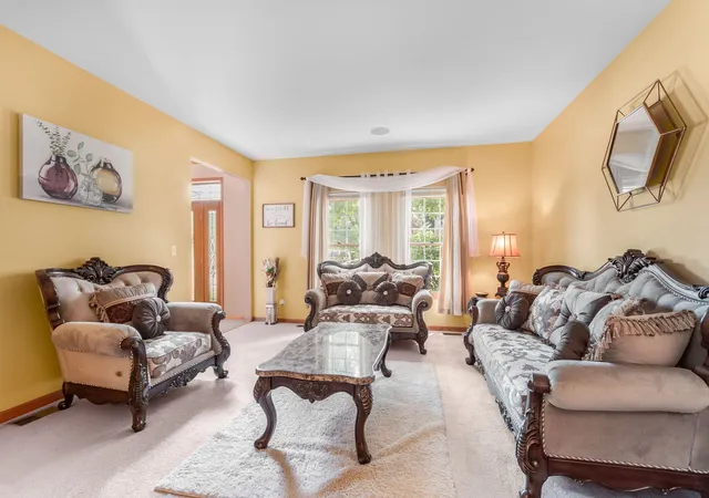 Photo 3 of Single family home for sale at 16922 Arbor Crk Dr, Plainfield, IL 60586 | MLS# 12713214 | Listing updated on 2026-09-01