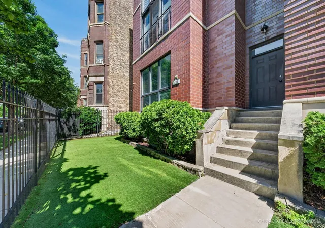 2nd image of 2546 W Washington Blvd #2W, Chicago, IL 60612 | MLS# 12713258