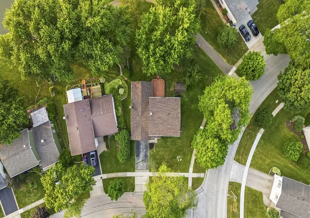 2nd image of 1080 Dresden Dr, Hoffman Estates, IL 60192 | MLS# 12713260