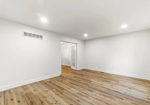 4th image of 1080 Dresden Dr, Hoffman Estates, IL 60192 | MLS# 12713260