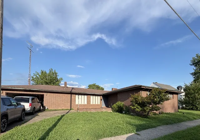 Photo 1 of Single family home for sale at 406 S Walnut St, Pinckneyville, IL 62274 | MLS# 12713291 | Listing updated on 2026-08-20