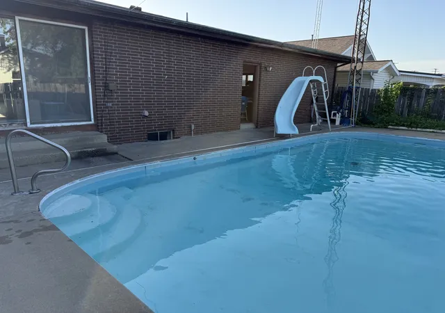 Photo 3 of Single family home for sale at 406 S Walnut St, Pinckneyville, IL 62274 | MLS# 12713291 | Listing updated on 2026-08-20