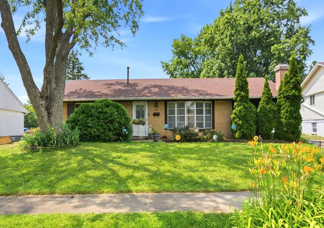 Photo 1 of Single family home for sale at 729 Surrey Dr, Streamwood, IL 60107 | MLS# 12713313 | Listing updated on 2026-09-01