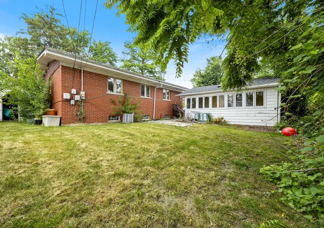 16th image of 196 Craig Dr W, Chicago Heights, IL 60411 | MLS# 12713337