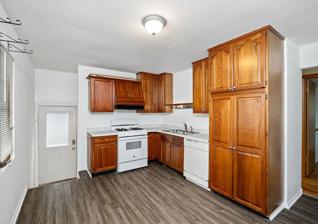4th image of 196 Craig Dr W, Chicago Heights, IL 60411 | MLS# 12713337