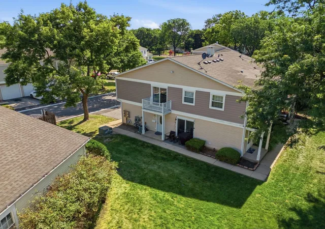 2nd image of 1323 Braver Ct #1323, Wheeling, IL 60090 | MLS# 12713348