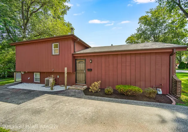Photo 3 of Single family home for sale at 2816 Tennyson Pl, Hazel Crest, IL 60429 | MLS# 12713415 | Listing updated on 2026-09-03