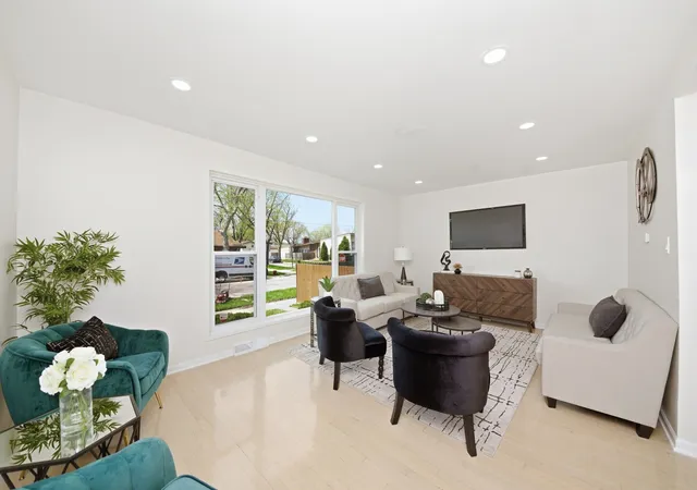 3rd image of 11603 S Loomis St, Chicago, IL 60643 | MLS# 12713479