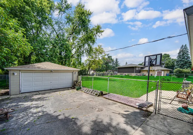 Photo 13 of Single family home for sale at 7529 W 103rd Street, Palos Hills, IL 60465 | MLS# 12713531 | Listing updated on 2026-09-02