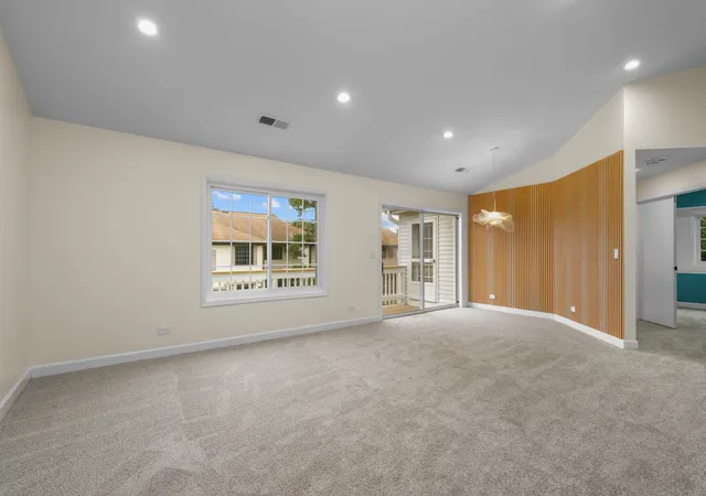 5th image of 1727 W Hawkes St #8, Arlington Heights, IL 60004 | MLS# 12713601