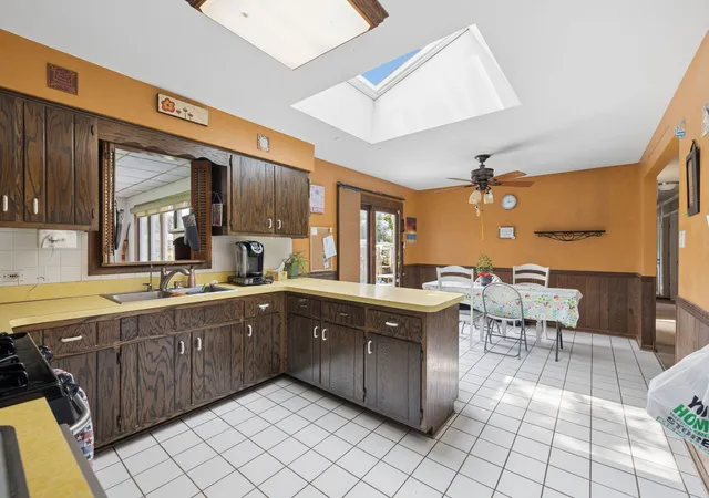 3rd image of 934 Regent St, New Lenox, IL 60451 | MLS# 12713667