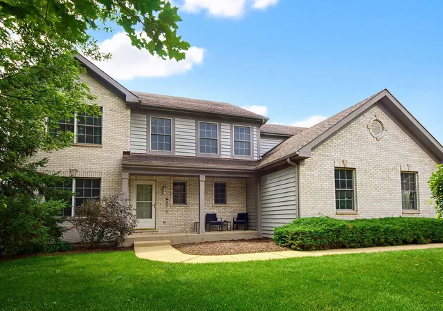 2nd image of 520 Barton Creek Dr, Lake In The Hills, IL 60156 | MLS# 12713695