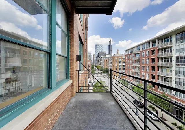 3rd image of 1016 W Madison St, Chicago, IL 60607