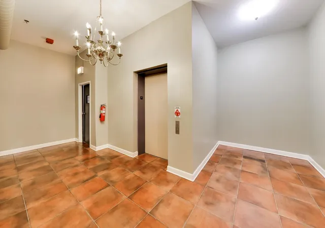 2nd image of 1016 W Madison St, Chicago, IL 60607