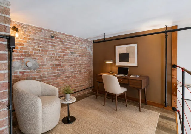 2nd image of 732 S Financial Pl, Chicago, IL 60605