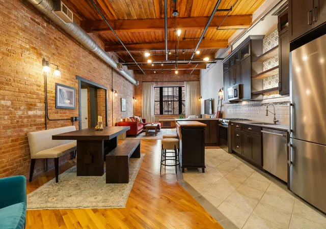 4th image of 732 S Financial Pl, Chicago, IL 60605