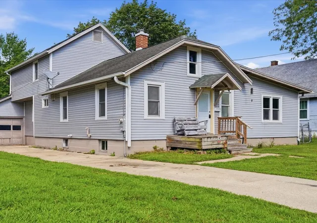 1st image of 704 12th Ave, Sterling, IL 61081 | MLS# 12714033