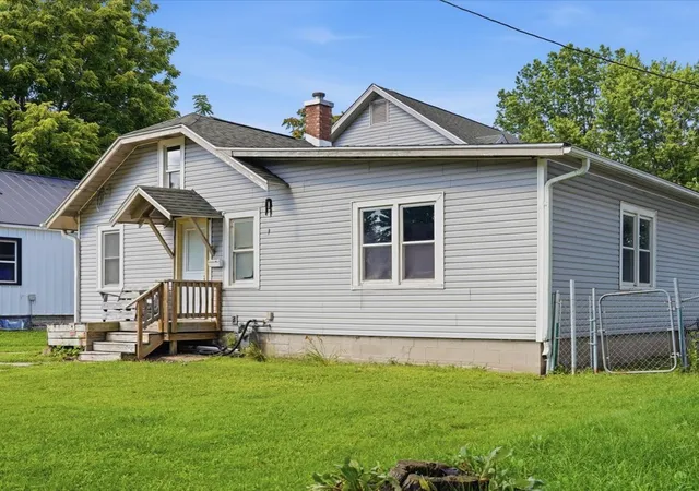 2nd image of 704 12th Ave, Sterling, IL 61081 | MLS# 12714033