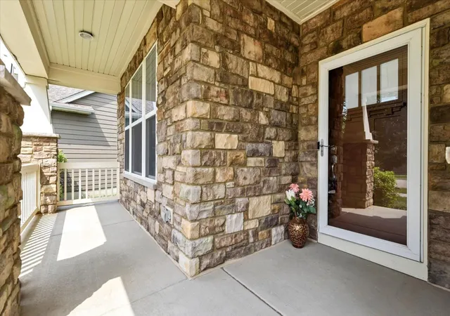 Photo 3 of Single family home for sale at 340 Hamilton Rd, St. Charles, IL 60175 | MLS# 12714056 | Listing updated on 2026-09-01