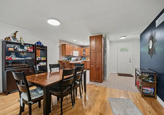5th image of 1608 Walsh Dr, Yorkville, IL 60560 | MLS# 12714252