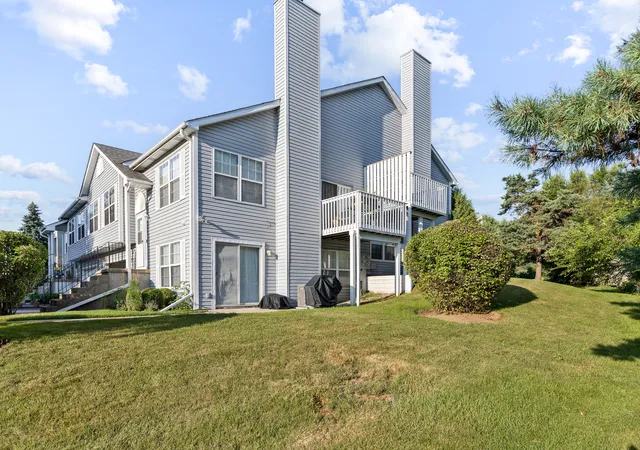 2nd image of 1002 Castleshire Dr, Woodstock, IL 60098 | MLS# 12714327