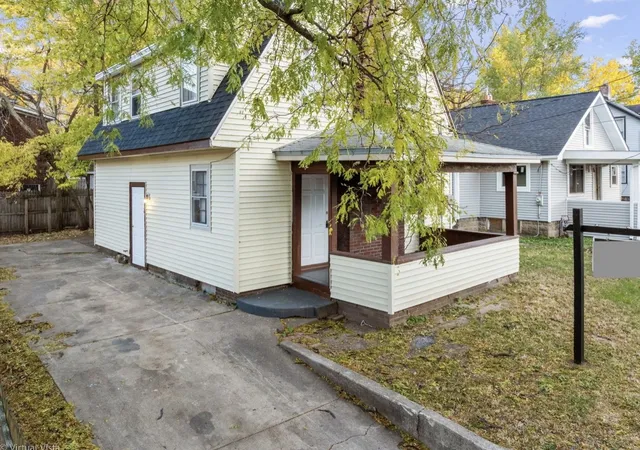 2nd image of 233 Oakwood Ave, Rockford, IL 61101 | MLS# 12714355