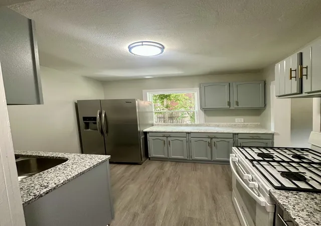 Photo 3 of Single family home for sale at 233 Oakwood Ave, Rockford, IL 61101 | MLS# 12714355 | Listing updated on 2026-09-07