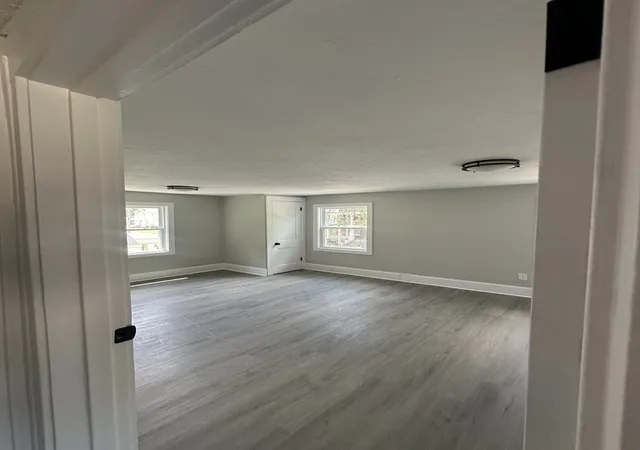 Photo 4 of Single family home for sale at 233 Oakwood Ave, Rockford, IL 61101 | MLS# 12714355 | Listing updated on 2026-09-07