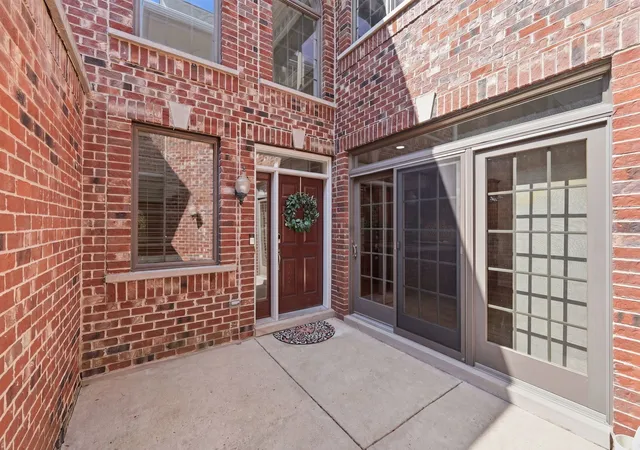 3rd image of 299 Arbor Glen Blvd, Schaumburg, IL 60195 | MLS# 12714369