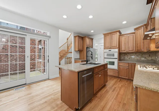 4th image of 299 Arbor Glen Blvd, Schaumburg, IL 60195 | MLS# 12714369