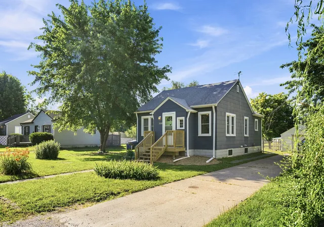 2nd image of 2618 38th Ave, Moline, IL 61265 | MLS# 12714381