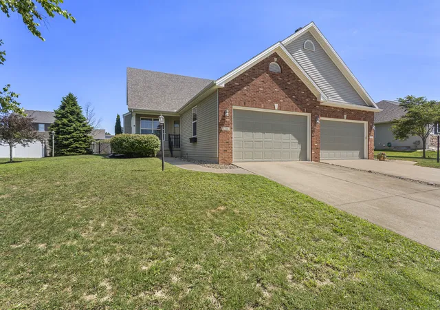 2nd image of 1710 Timber Wolf Ln, Mahomet, IL 61853 | MLS# 12714385