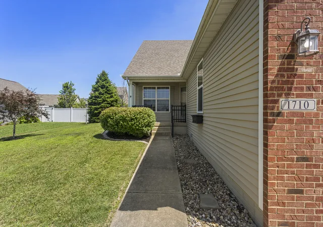 5th image of 1710 Timber Wolf Ln, Mahomet, IL 61853 | MLS# 12714385