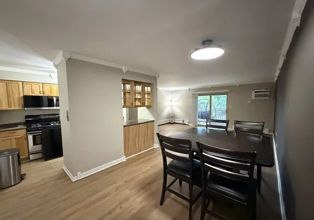 4th image of 910 W Alleghany Dr #2B, Arlington Heights, IL 60004 | MLS# 12714472