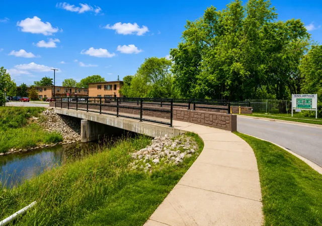2nd image of 39 King Arthur Ct, Northlake, IL 60164