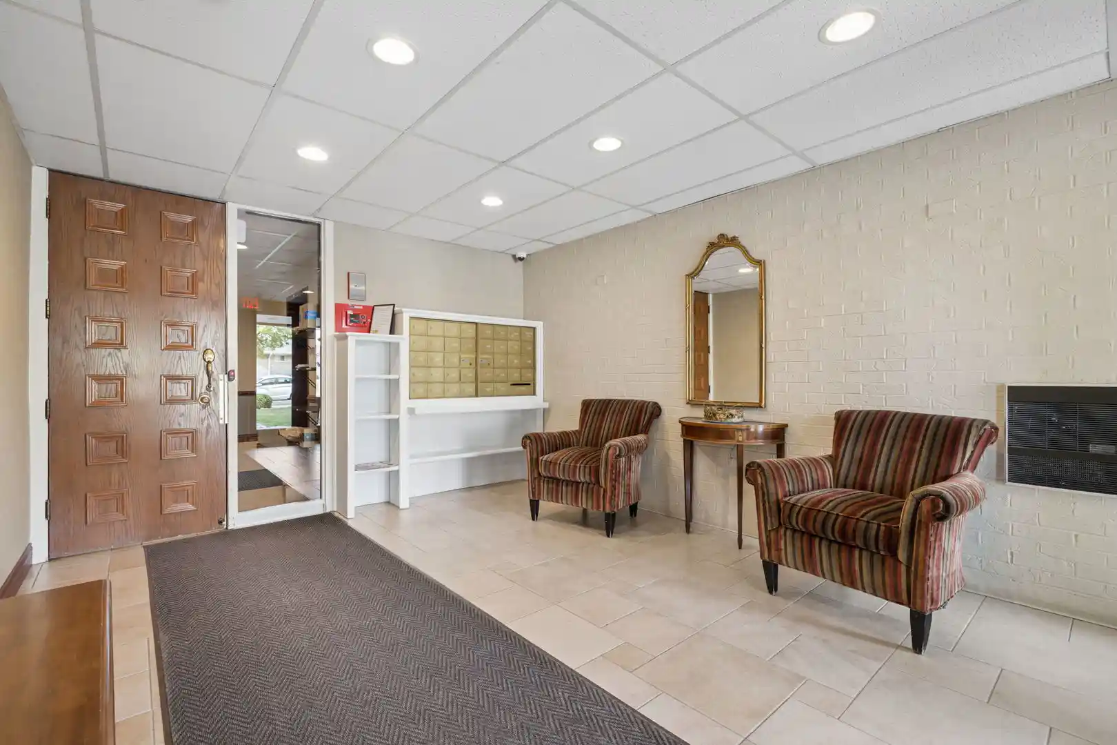 Listing Photo 2 - Condo for sale in 907 Curtiss St located at 907 Curtiss St, Downers Grove, IL 60515 - Unit #304