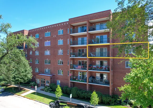 3rd image of 1325 Perry St #402, Des Plaines, IL 60016 | MLS# 12714536