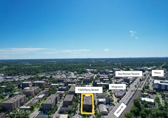 2nd image of 1325 Perry St, Des Plaines, IL 60016