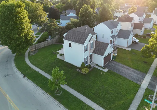 Photo 3 of Single family home for sale at 1011 Greenleaf Dr, Joliet, IL 60436 | MLS# 12714555 | Listing updated on 2026-08-25