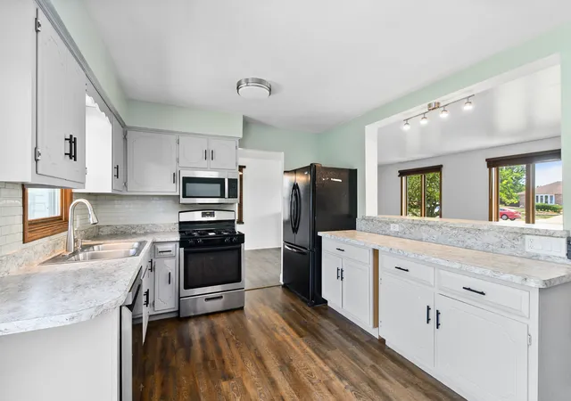 4th image of 11672 Glenview Dr, Orland Park, IL 60467 | MLS# 12714574