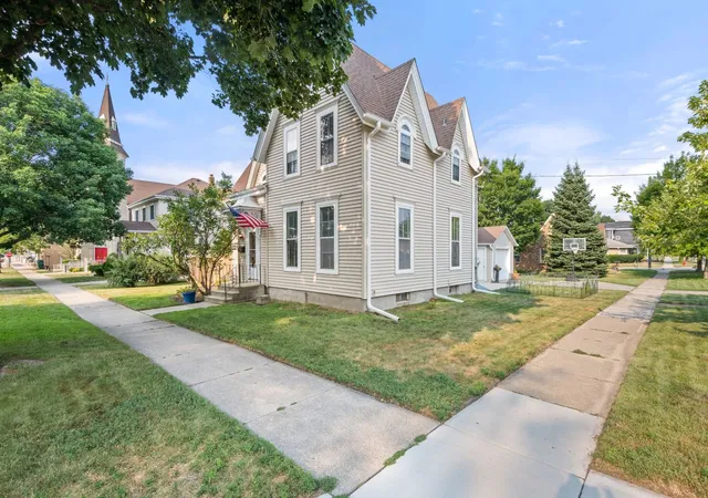 2nd image of 230 Somonauk St, Sycamore, IL 60178 | MLS# 12714584