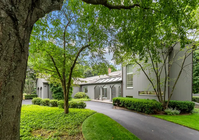 1st image of 107 N Mayflower Rd, Lake Forest, IL 60045 | MLS# 12714632